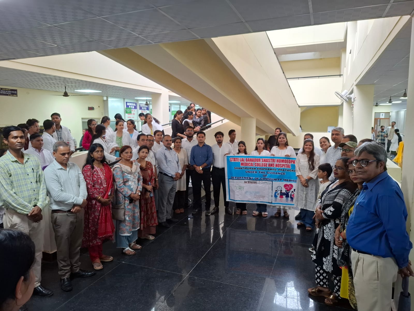 <p>&nbsp;दिनांक 04 अगस्त 2026 को माननीय आयुष मंत्री डॉ दयाशंकर मिश्रा जी एवं प्रमुख सचिव आयुष उत्तर प्रदेश श्री रंजन कुमार जी की प्रेरणा से एवं निदेशक होम्योपैथी डॉक्टर प्रमोद कुमार सिंह के निर्देशानुसार,राजकीय लाल बहादुर शास्त्री होम्योपैथिक मेडिकल कॉलेज एवं अस्पताल प्रयागराज के &nbsp;प्राचार्य डॉ अनिल कुमार मिश्रा के मार्गदर्शन में तथा कम्युनिटी मेडिसिन विभाग के प्रभारी प्रोफेसर डॉ सुमित शर्मा के नेतृत्व में बीएचएमएस तृतीय वर्ष के छात्र-छात्राओं ने विश्व स्तनपान सप्ताह के अवसर पर नुक्कड़ नाटक के माध्यम से महिलाओं को स्तनपान के फायदों तथा स्तनपान के अंधविश्वासों के बारें मे जागरूक किया। इस कार्यक्रम मे कम्युनिटी मेडिसिन विभाग की प्रवक्ता डॉ शिखा गोपाल एवं फिजियोलॉजी विभाग के प्रोफेसर डॉ पी के शुक्ला का सहयोग भी रहा। कार्यक्रम मे कॉलेज के सभी शिक्षक गण भी मौजूद रहे।</p>