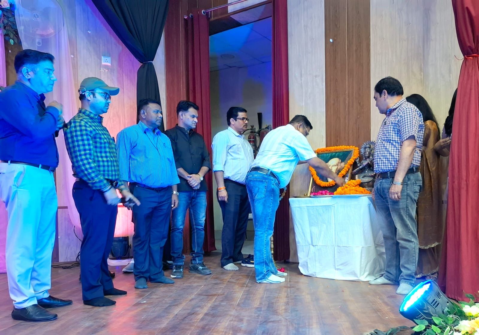 <p>एम. डी. बैच 2025 फ्रेशर पार्टी कार्यक्रम का आयोजन 13 मार्च 2026 को कॉलेज के ऑडिटोरियम में किया गया जिसमे कॉलेज के छात्रो ने प्रतिभाग किया इसमें कॉलेज के सभी सम्मानित शिक्षक उपस्थित थे&nbsp;</p>