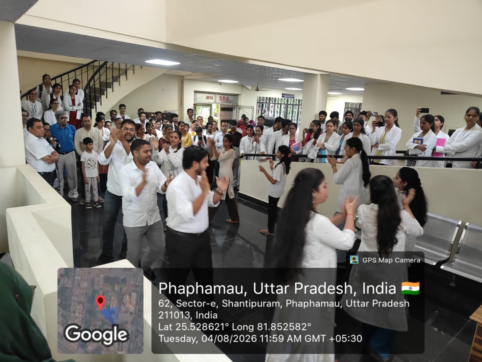 <p>&nbsp;दिनांक 04 अगस्त 2026 को माननीय आयुष मंत्री डॉ दयाशंकर मिश्रा जी एवं प्रमुख सचिव आयुष उत्तर प्रदेश श्री रंजन कुमार जी की प्रेरणा से एवं निदेशक होम्योपैथी डॉक्टर प्रमोद कुमार सिंह के निर्देशानुसार,राजकीय लाल बहादुर शास्त्री होम्योपैथिक मेडिकल कॉलेज एवं अस्पताल प्रयागराज के &nbsp;प्राचार्य डॉ अनिल कुमार मिश्रा के मार्गदर्शन में तथा कम्युनिटी मेडिसिन विभाग के प्रभारी प्रोफेसर डॉ सुमित शर्मा के नेतृत्व में बीएचएमएस तृतीय वर्ष के छात्र-छात्राओं ने विश्व स्तनपान सप्ताह के अवसर पर नुक्कड़ नाटक के माध्यम से महिलाओं को स्तनपान के फायदों तथा स्तनपान के अंधविश्वासों के बारें मे जागरूक किया। इस कार्यक्रम मे कम्युनिटी मेडिसिन विभाग की प्रवक्ता डॉ शिखा गोपाल एवं फिजियोलॉजी विभाग के प्रोफेसर डॉ पी के शुक्ला का सहयोग भी रहा। कार्यक्रम मे कॉलेज के सभी शिक्षक गण भी मौजूद रहे।</p>