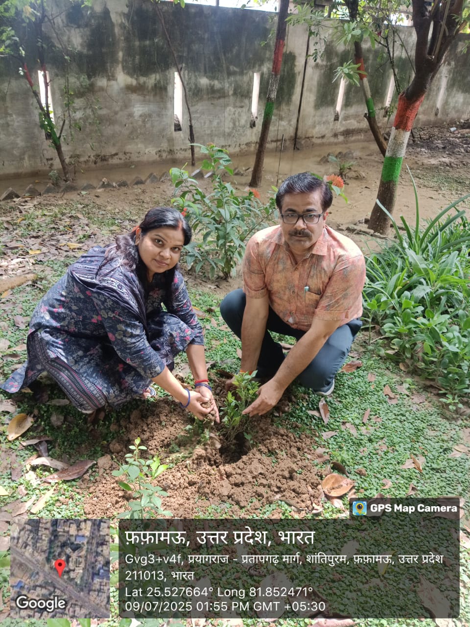<p>एक पेड़ मां के नाम </p>